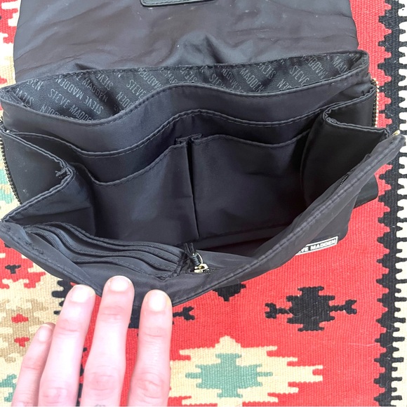 Steve Madden black quilted cross body bag with zippers & inside pockets - Picture 14 of 17